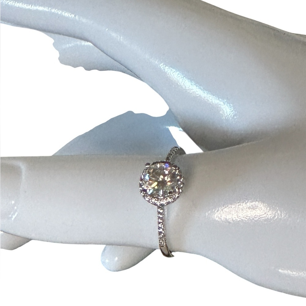 NWT A 1 carat moissanite ring. Retail $80.00